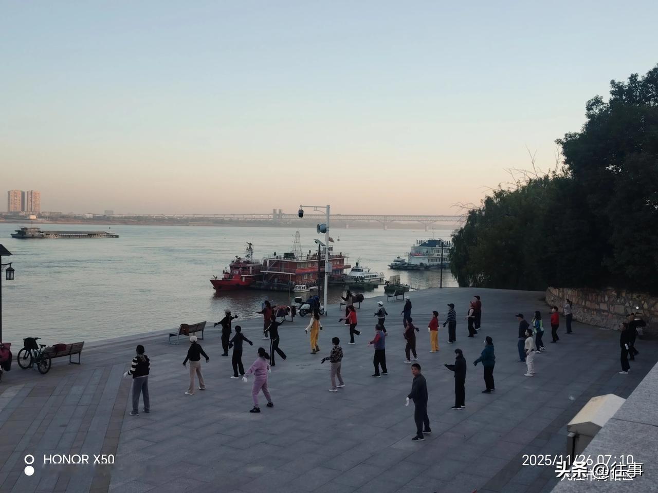 与鸿蒙共赴星光之约长江岸边晨练打卡分享运动