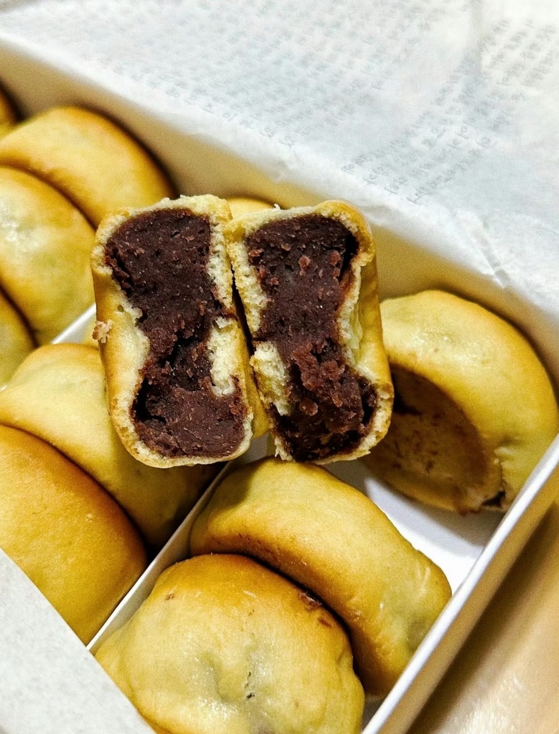 被中方点赞后李在明加送200盒皇南饼这不就是蛋糕房卖的豆沙饼吗[傻眼]这都能营销