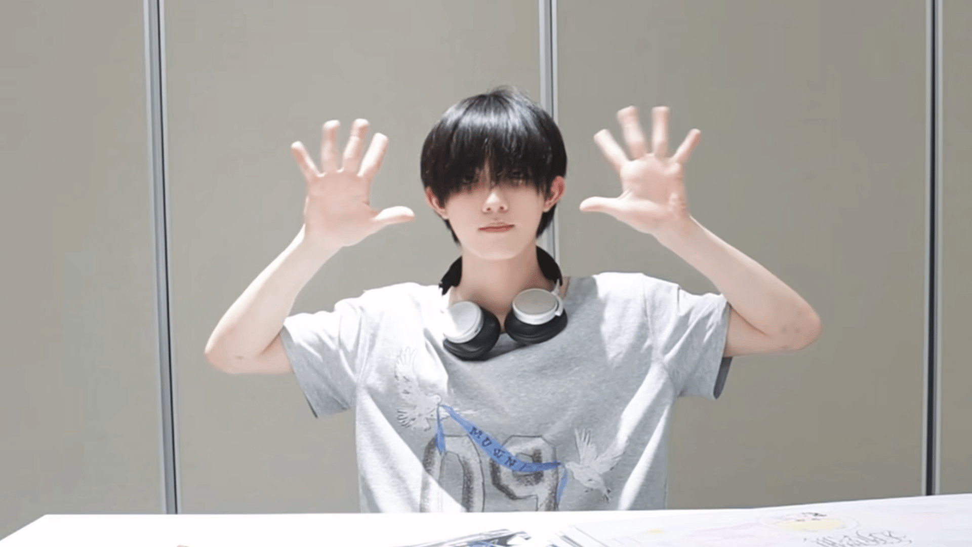 👋🏻👋🏻 