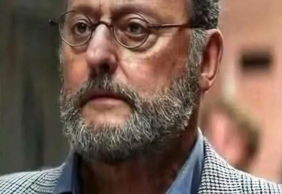 法国国宝级演员让·雷诺（Jean Reno）罕见发声，痛批马克龙：
“法国正在一