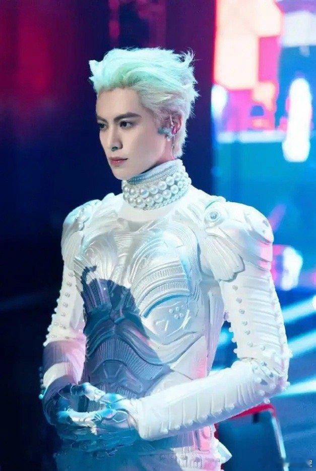 王鹤棣肯定是要被吐槽的王鹤棣演唱会角色大屏环节，他出演的角色全部都有，唯独没有让