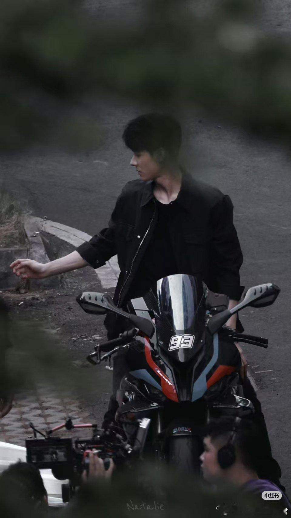 龚俊第一个刑侦男主剧风过留痕 从官方放出的信息来看，《风过留痕》的制作很用心，案