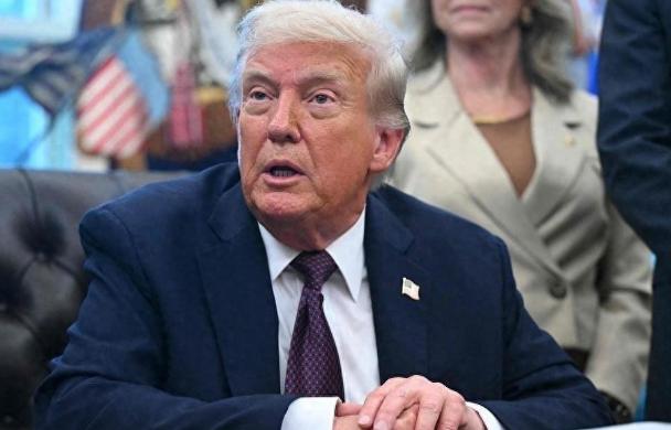 特朗普大放厥词：中国拿着我们给的7220亿造军舰，养活了中国军队。

首先说下这