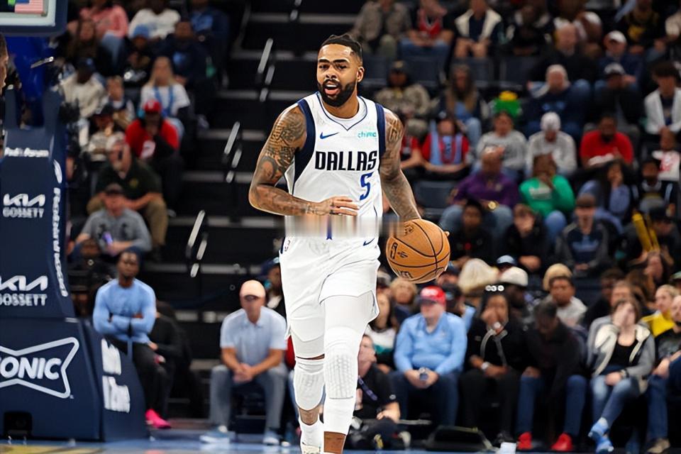 丹吉洛-拉塞尔（D'Angelo Russell）成为本赛季首位执行球员选项的球