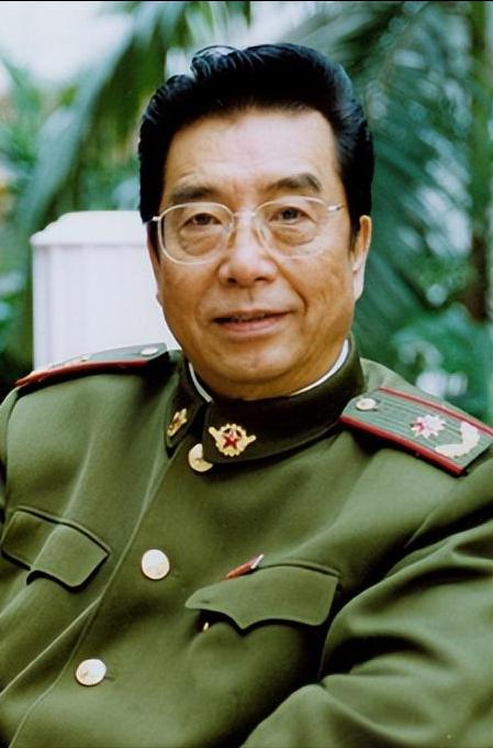 歌唱家，杨洪基说，李双江是我的朋友，他很热情，谁有困难找他，他总是不遗余力地帮忙