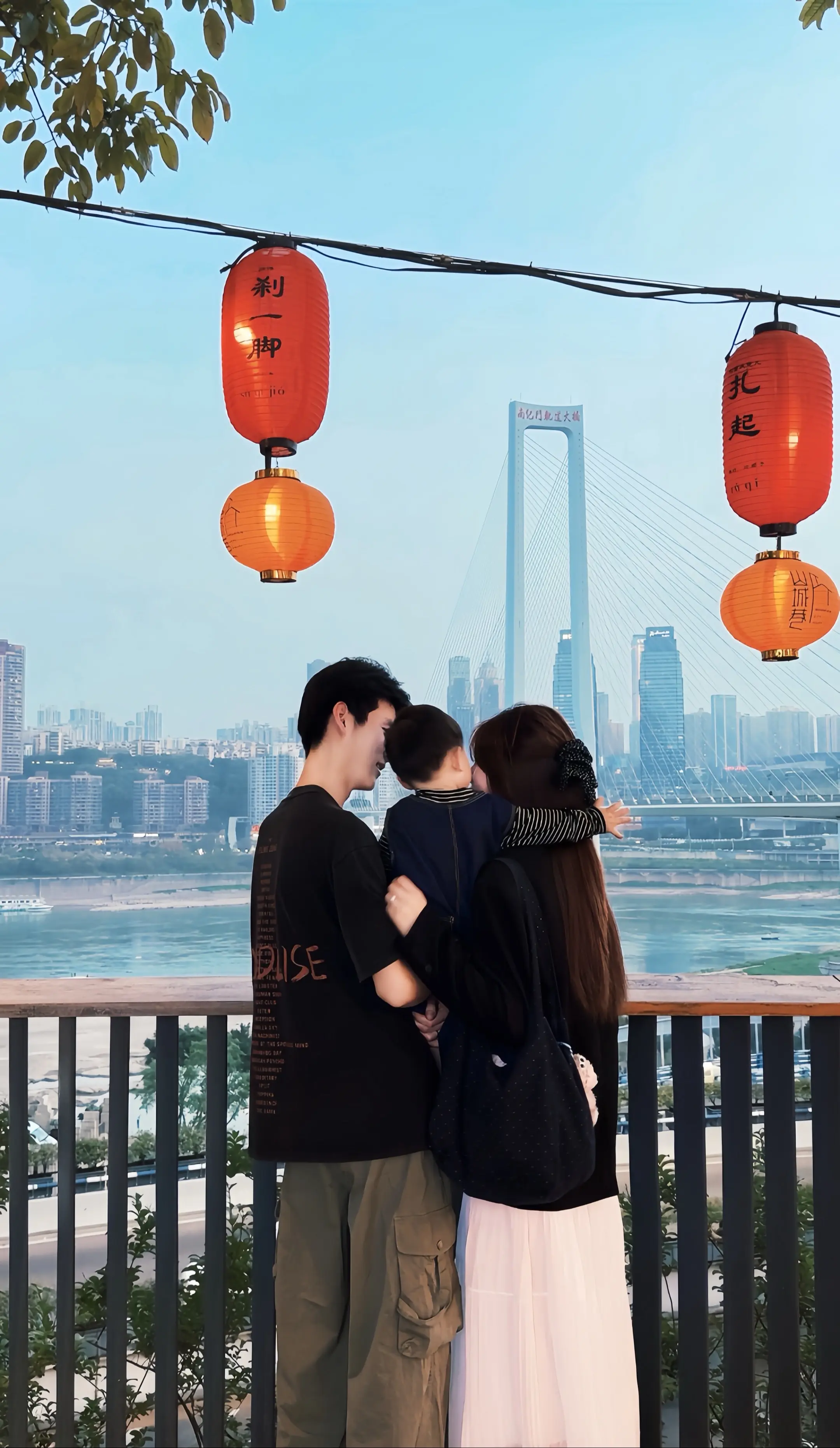 我们这一代父母 好像都很会爱小孩 衣服鞋子早早就准备好下个季节的 喜欢...