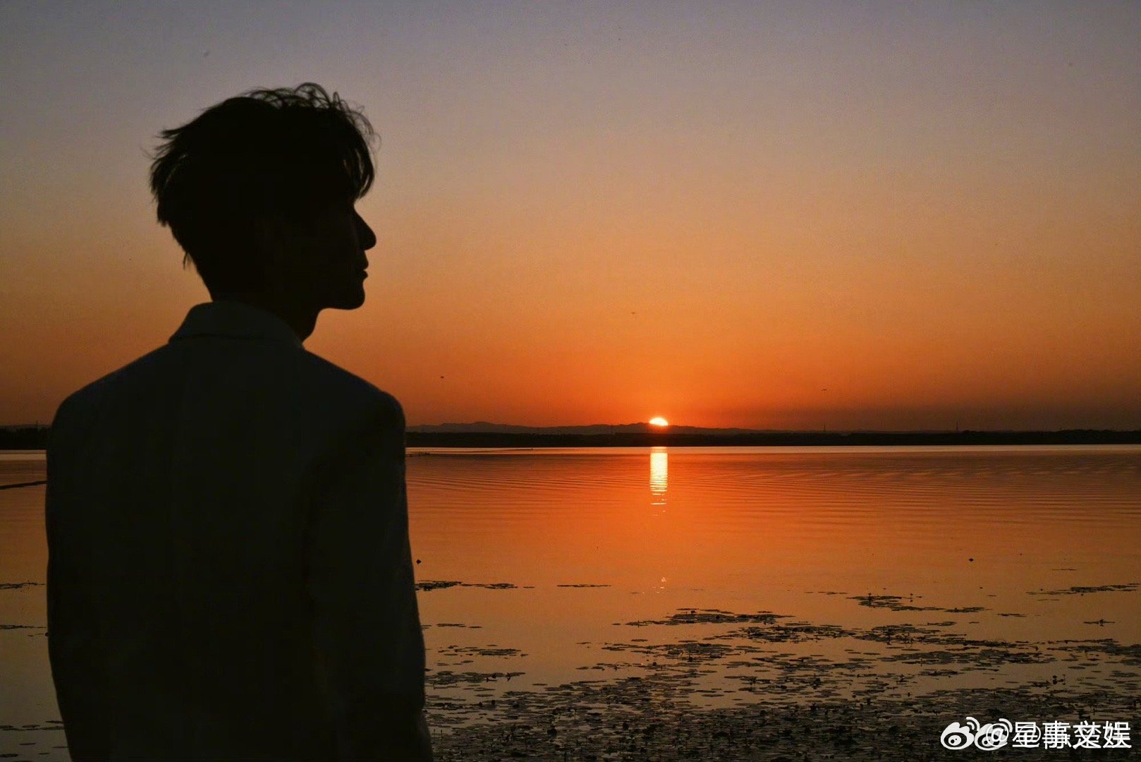 被陈楚生的浪漫暴击！“夕阳是月光的伏笔”道尽黄昏与月夜的关联。此次重返湖南卫视中