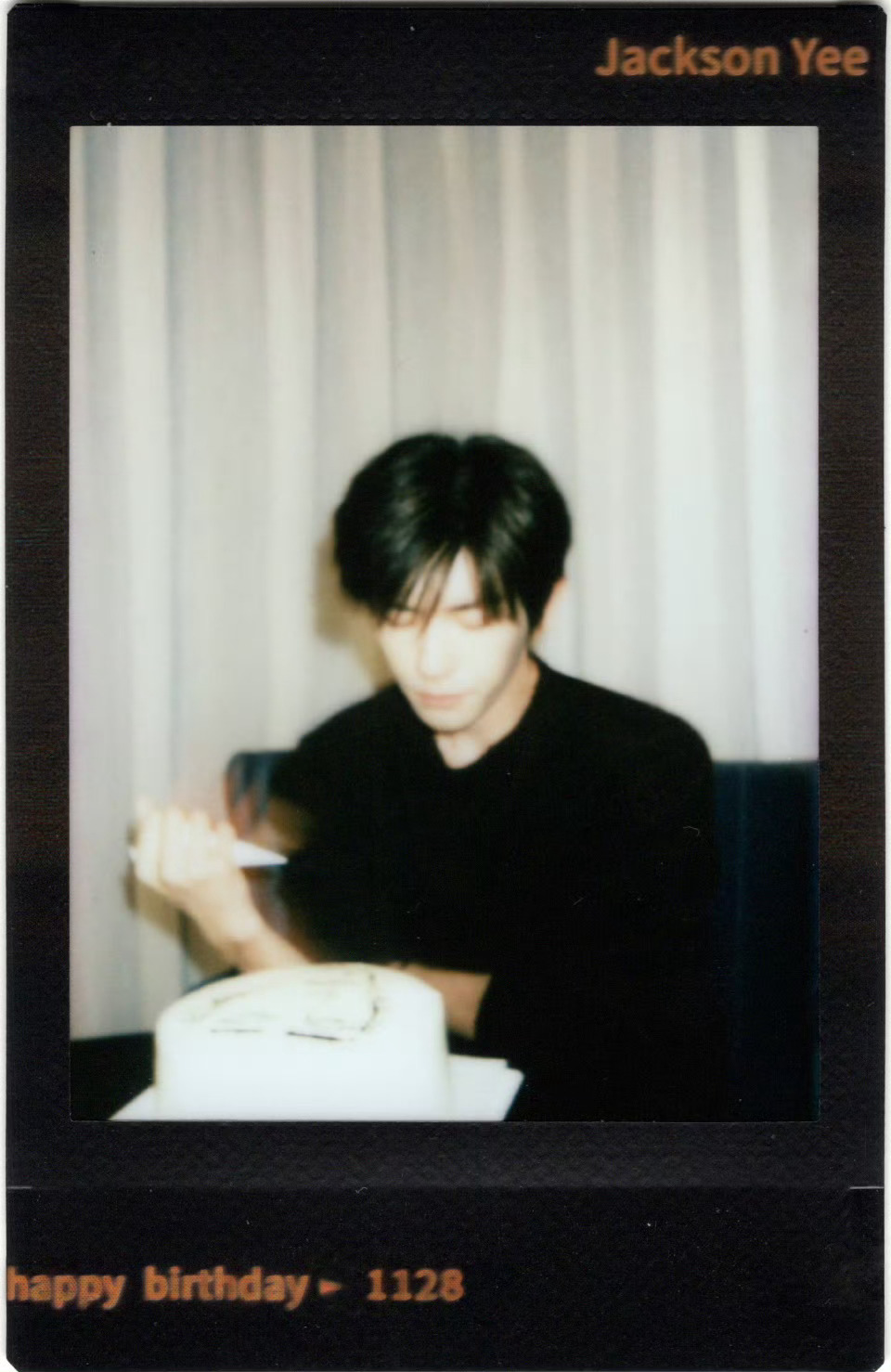 易烊千玺生日拍立得没想到千玺生日准备了那么多惊喜送给大家凌晨小网站更新共创画🎨