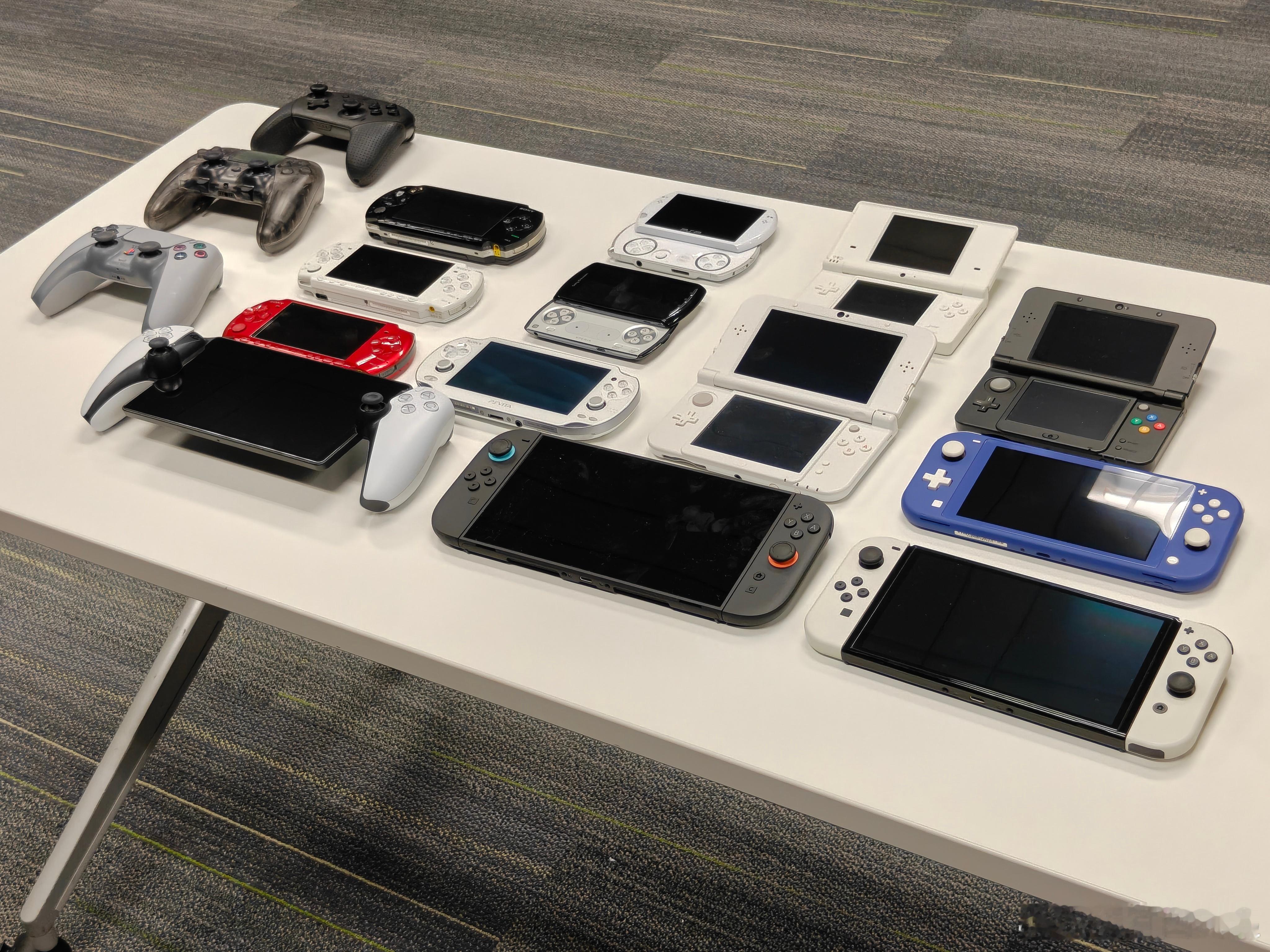 为了打磨一加Ace6至尊版的操控体验，一加产品经理们最近都在玩这些找灵感，好羡慕