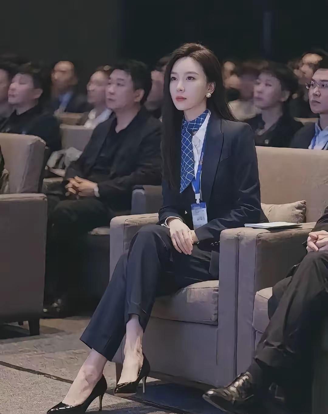 作为月薪五万的我行，今年进入了而立之年，我能追到这位女孩吗？