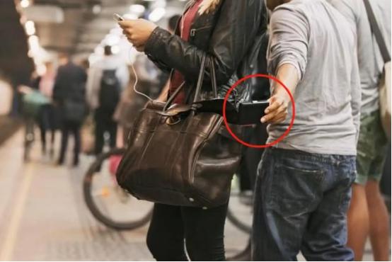 听说在欧洲，小偷之间居然有个不成文的规定，能偷中国游客的钱和东西，但绝对不能碰中