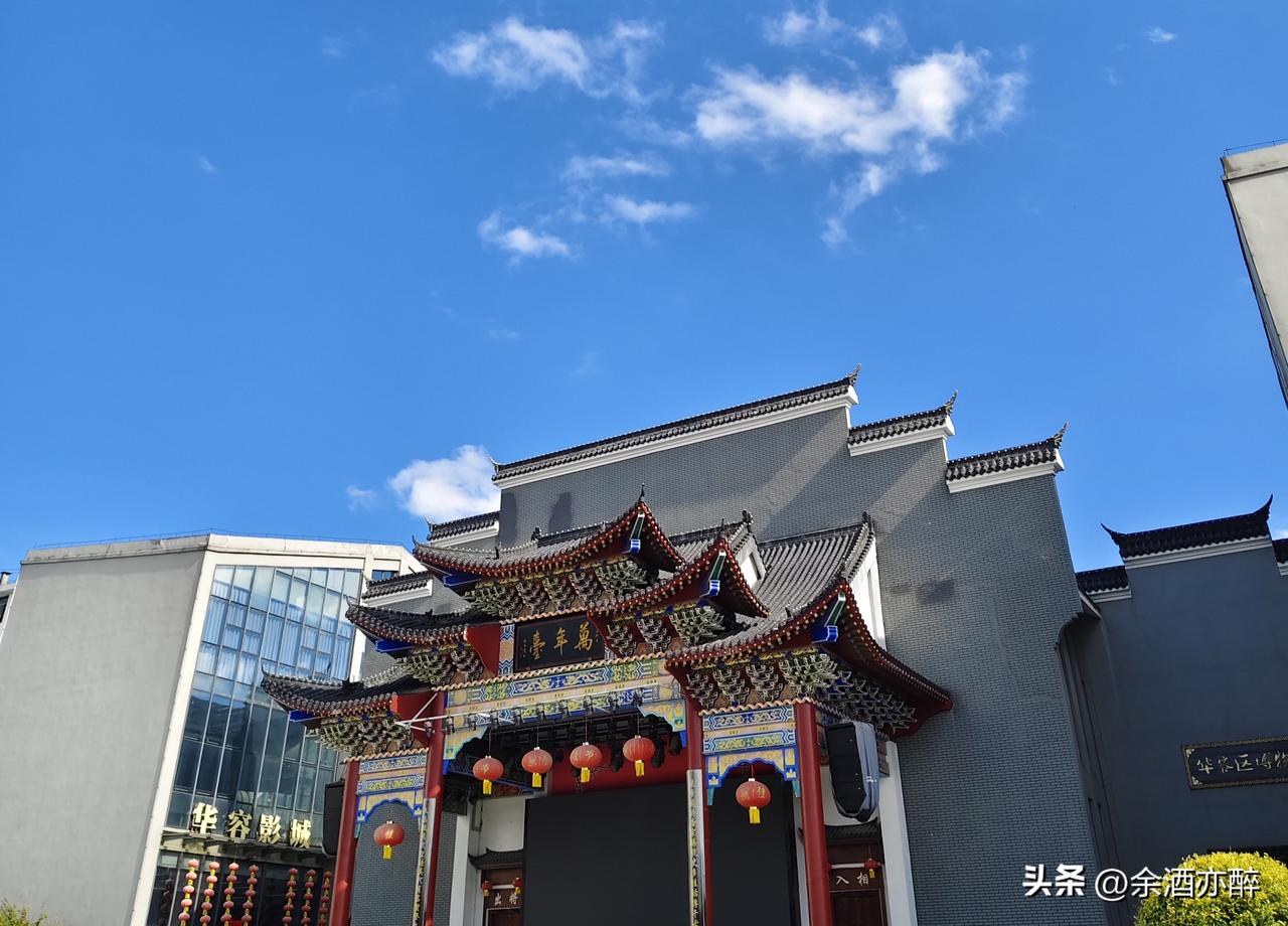 突然发现，你苦苦等待的人其实是蜕变后的自己。
这个8月悄悄来了，网上传闻会有大的