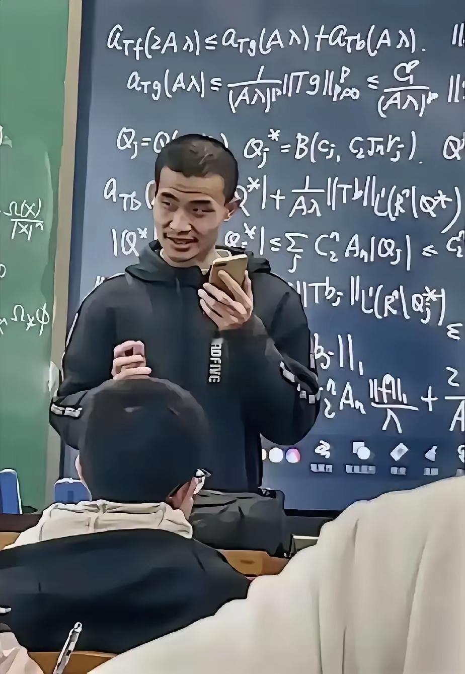 同样是毕业于北大的数学天才，韦东奕(2010级)和王虹(2007级)，一个留在国