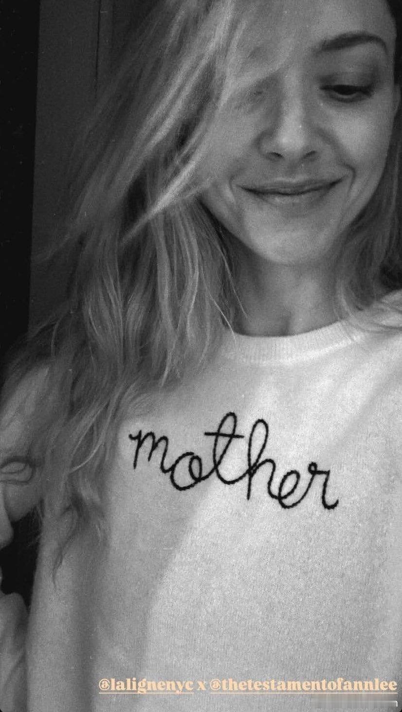 Amanda seyfried阿曼达塞弗莱德分享新照，晒出《安·李的遗嘱》和服饰