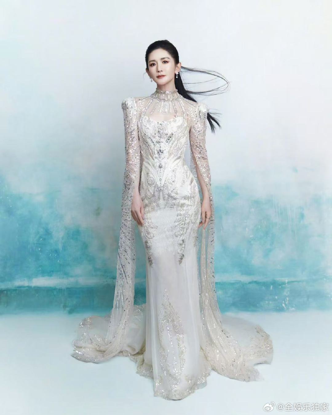 谢娜 太阳女神出发啦谢娜启程奔赴 2026，太阳女神光芒四射，一路璀璨一路生花 