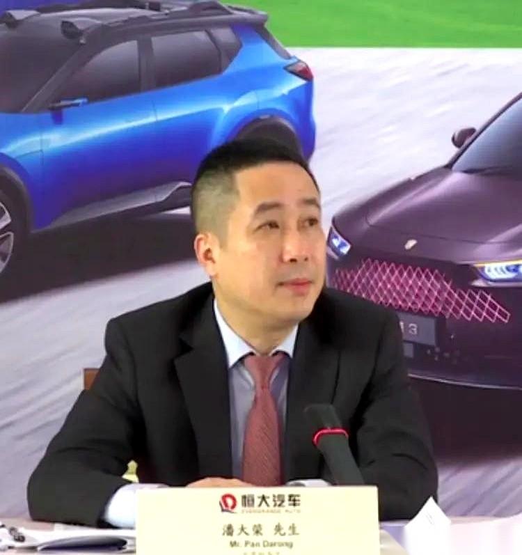 许家印判了，全网都在喊爽。
但我死扒着那份名单看了三遍，越看越心惊肉跳。
二把手