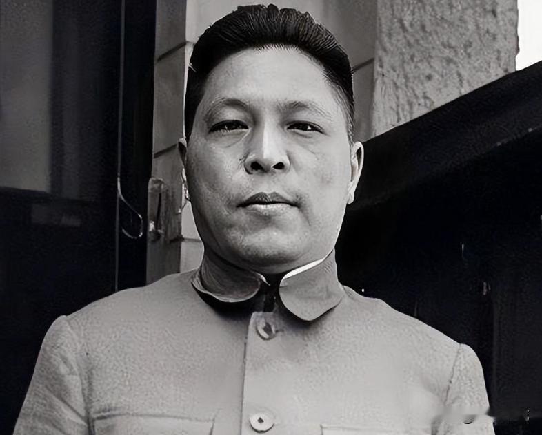 他是蒋介石“五虎上将”里最腐败的一个，贪赌嫖样样精通，1949年逃台后成了巨富，