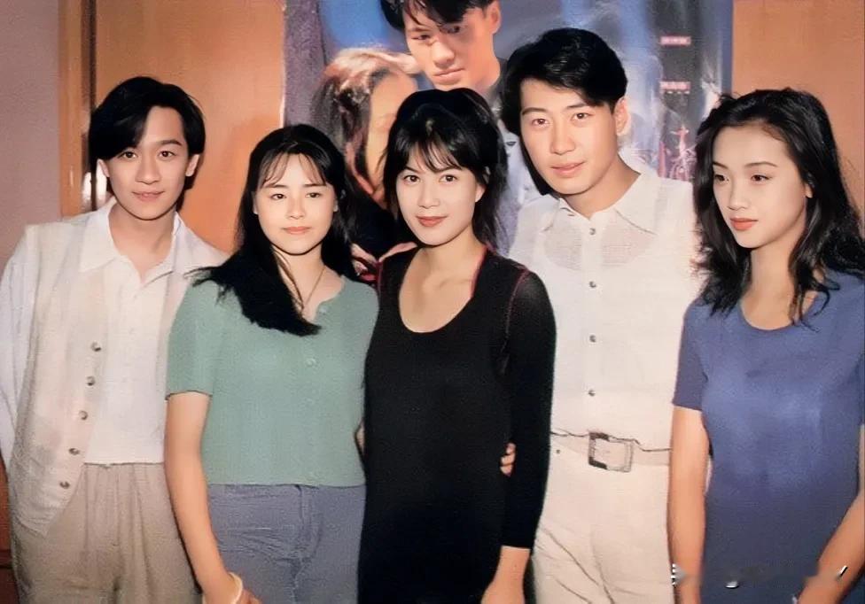1994年，五位帅哥美女的珍贵合影，认出了黎明和吴倩莲，而其他三位是谁呢？看上去