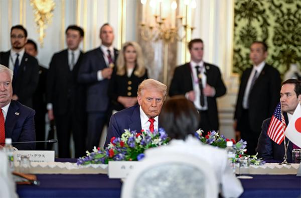 美国总统特朗普要求日本派军舰赴霍尔木兹护航的要求，理由是：以确保石油运输安全。然