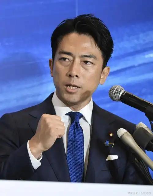 日本防卫大臣小泉进次郎在香格里拉对话会上，公然驳斥外界对其“新军国主义”的批评，