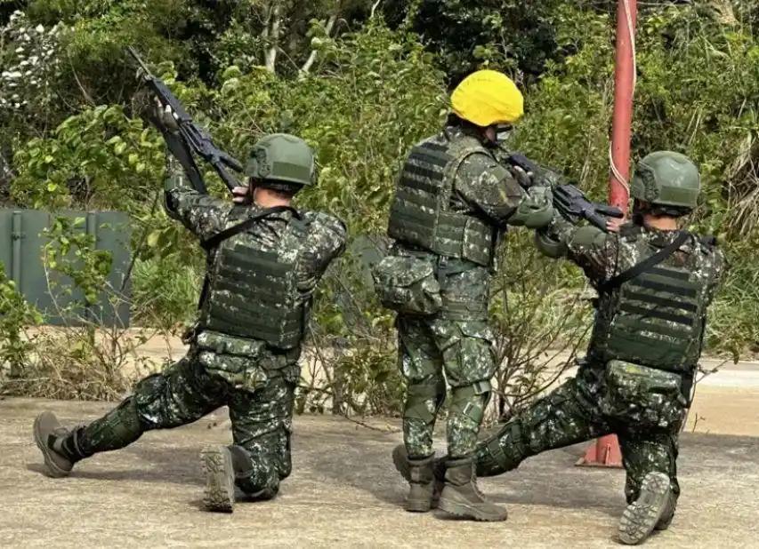 台军将士将面临的尴尬: 若你抵抗人民解放军收复台湾， 被打死了你算谁家的烈士？ 