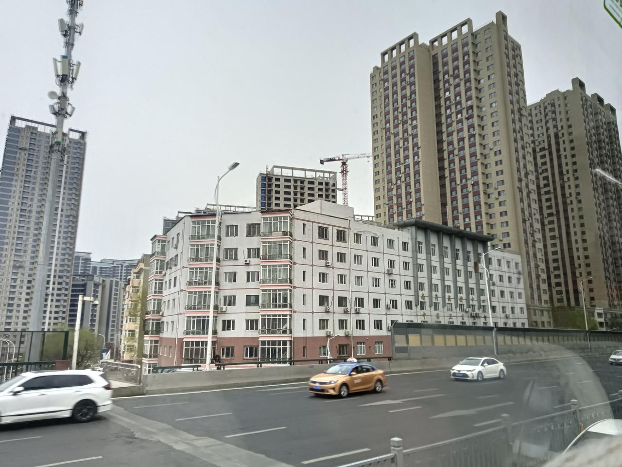 今天碰到一个学生，见到我说:老师，你们老师是不是很烦学生？我说:那倒不是，比如你