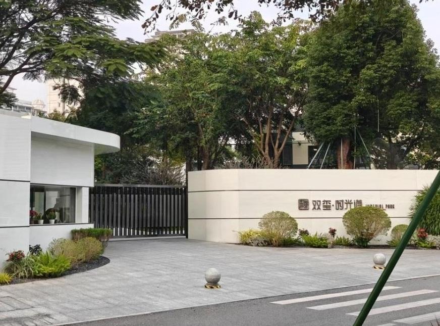好不容易抢来的房子，一天没住就法拍，高层看海景，双玺三期4折拍卖，425平只要3
