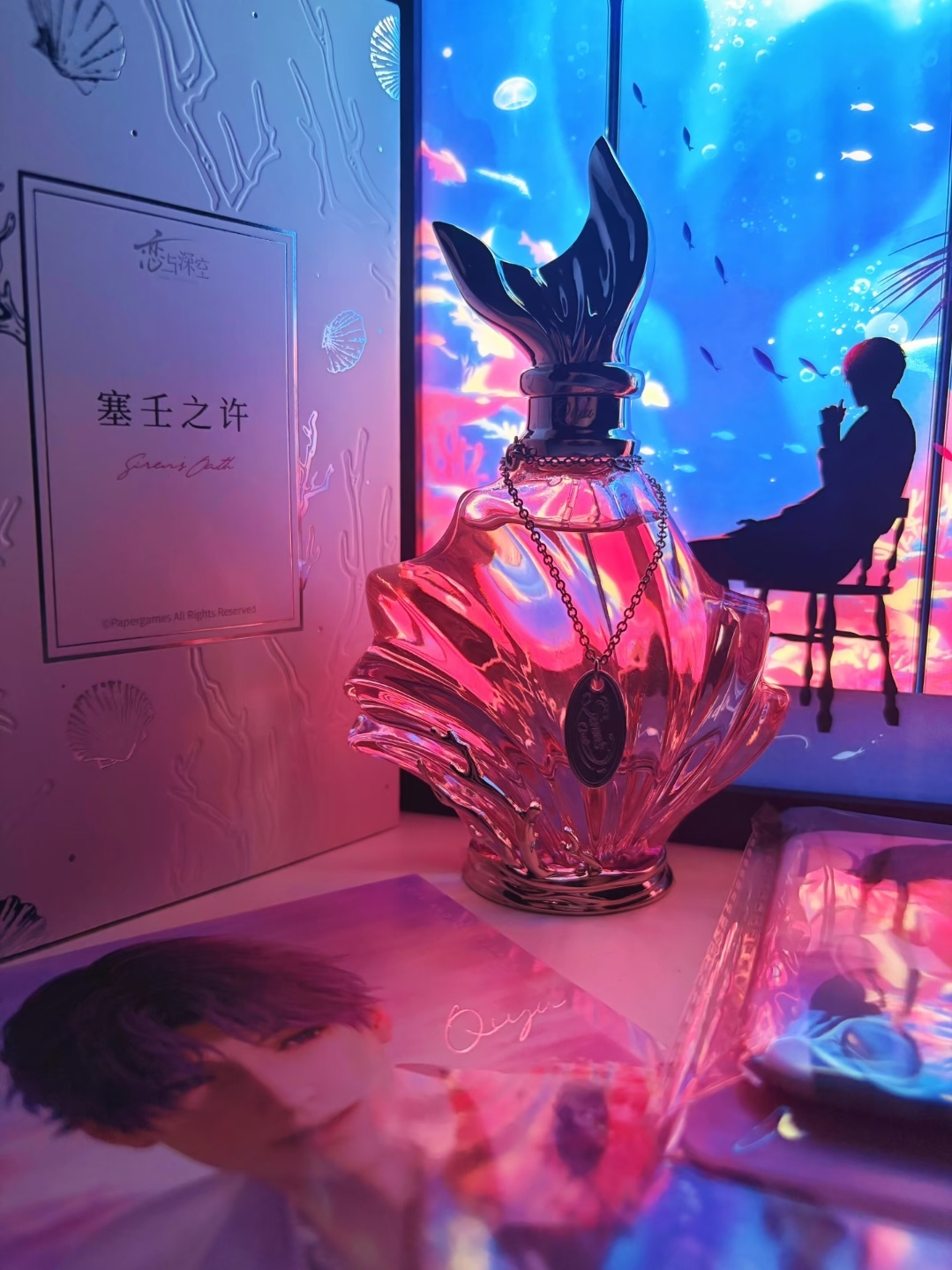 祁煜[超话]  🐟祁煜 鱼叽们拍起香水来就发狠了，忘情了，一个拍的比一个好看[
