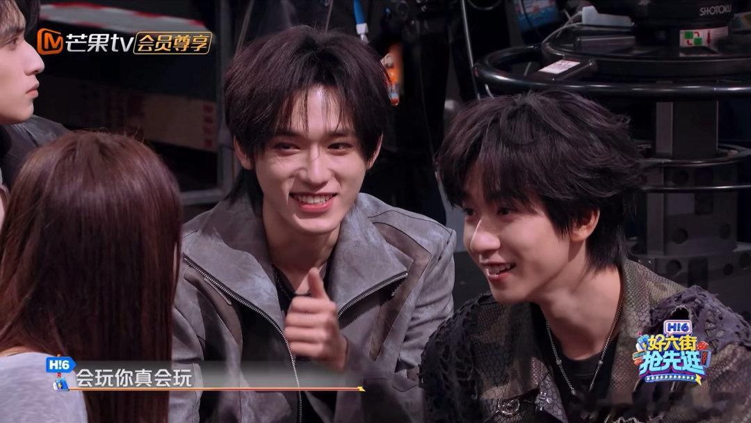 宋亚轩夸李小冉真会玩 小冉可是游戏达人！！不是一般会玩