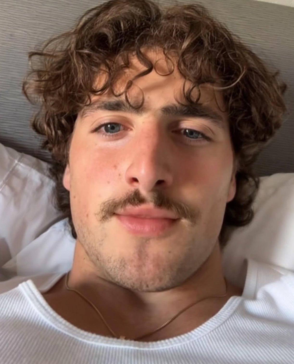 姐妹们，我今天彻底沉沦啦！刷到Benson Boone那组肌肉照，瞬间就感受到满