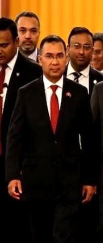 别人家产业还没长起来，就先张嘴让你“少赚点”，这事儿听着是不是有点像自己工资不够