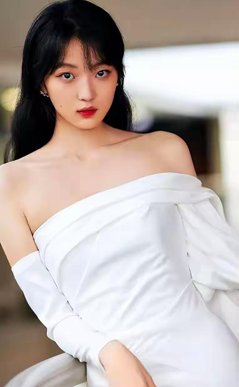 井柏然说看自己吻戏像被扒光了

        近日，井柏然在节目访谈中谈及拍摄