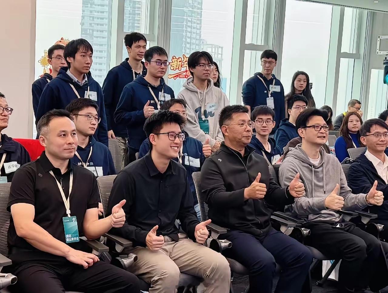 职场版本刘昊然？腾讯首席AI科学家姚顺雨博士不仅学术成就斐然，其个人风采亦令人印