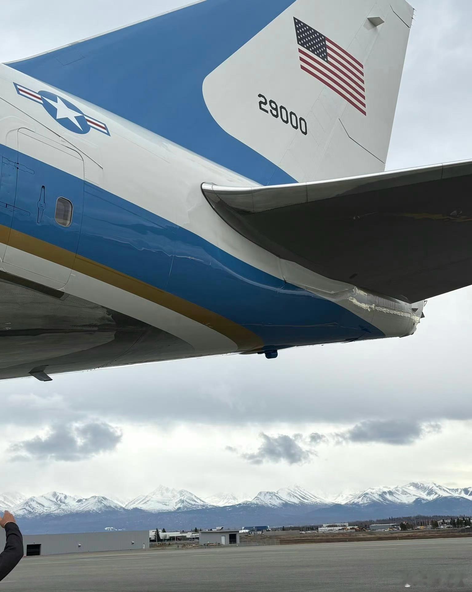 黄仁勋搭空军一号随特朗普访华据中国新闻社消息，美东时间5月12日下午，美国总统特
