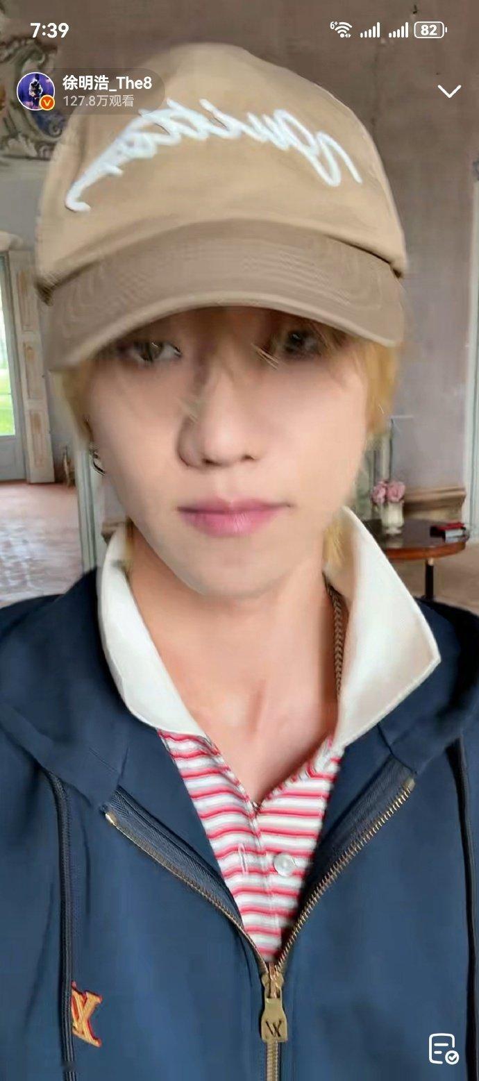 徐明浩回应夫胜宽穿女装 谁被徐明浩这段回应笑到！沉吟许久才评价胜宽女装造型：他真