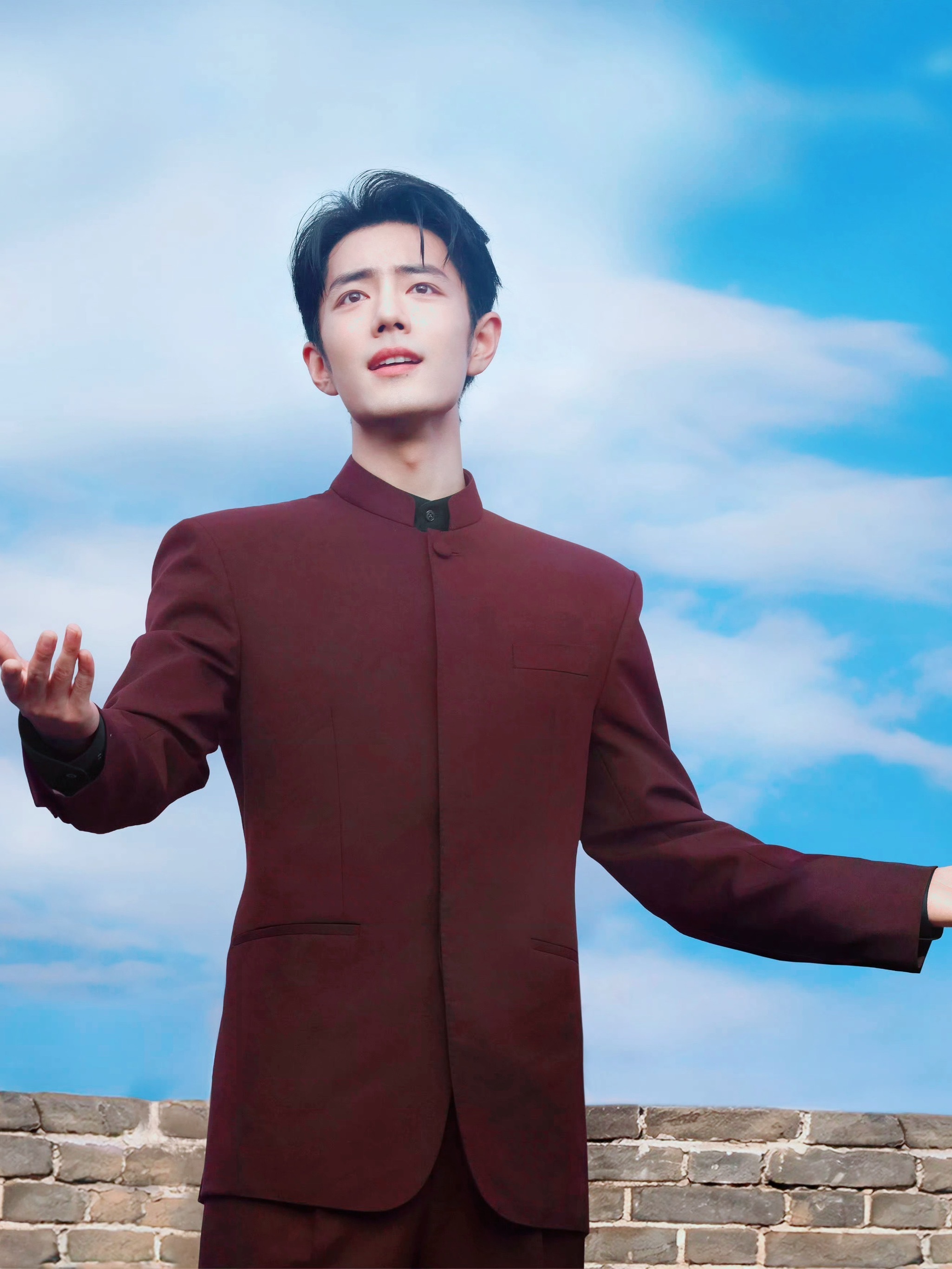 肖战[超话]肖战1005生日快乐 在舞台与镜头前的笃定绽放，每一步成长都藏着你对