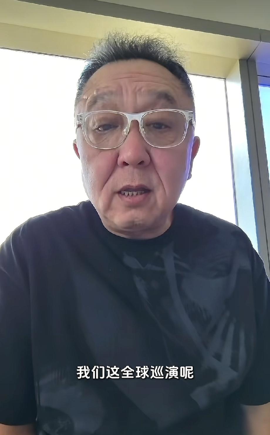 于谦老师在纽约住宾馆给住“郁闷”了。

他发视频吐槽纽约的宾馆，说宾馆的床与众不