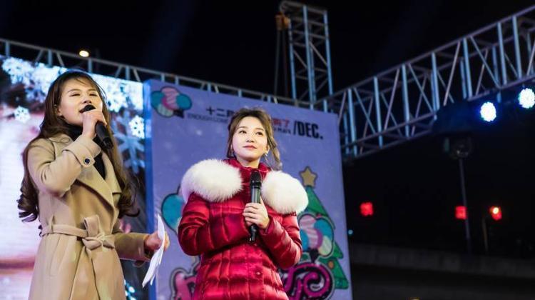 明星婚礼秀，正在成为比球场更残酷的捞金新赛场！
数据显示，这个市场的规模已经突破