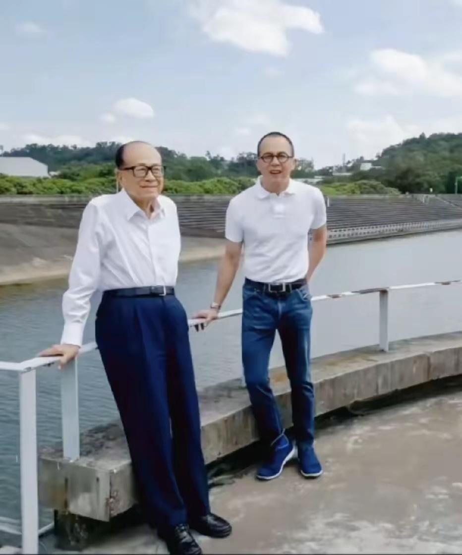 都说在广东，
走在大街上，你永远看出来谁是有钱人，衣着简单，一件短袖牛仔裤运动鞋