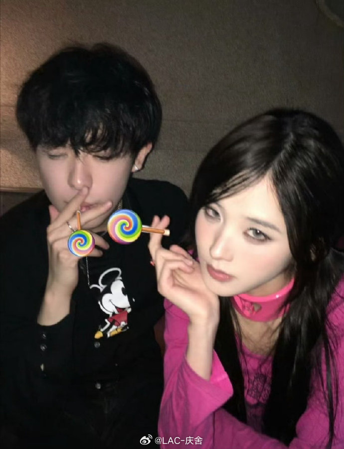 井川里予晒吸烟照  一度以为哪个明星公共场合抽烟被偷拍万万没想到是自拍照片被吐槽