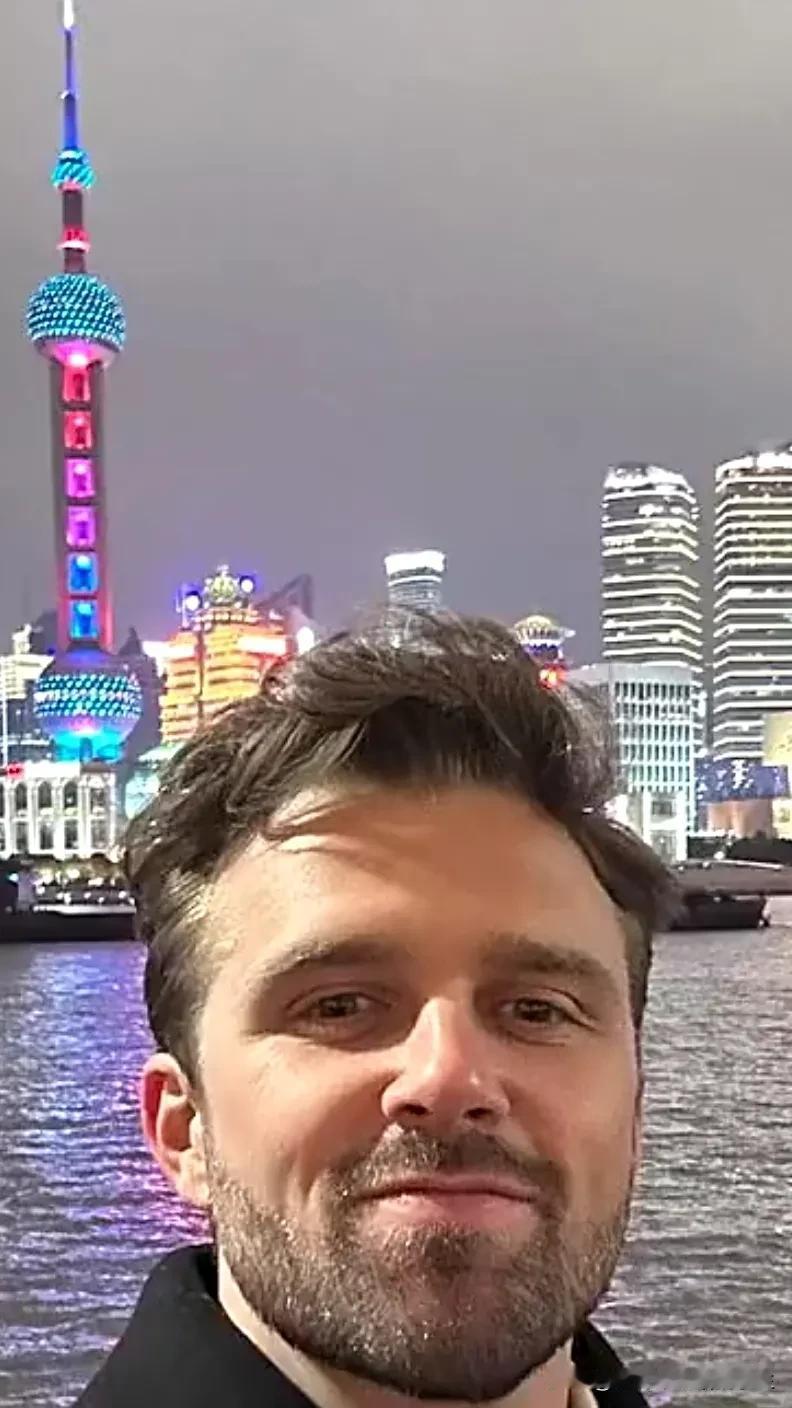 美国记者杰克逊·欣克尔在社交网络X发文: