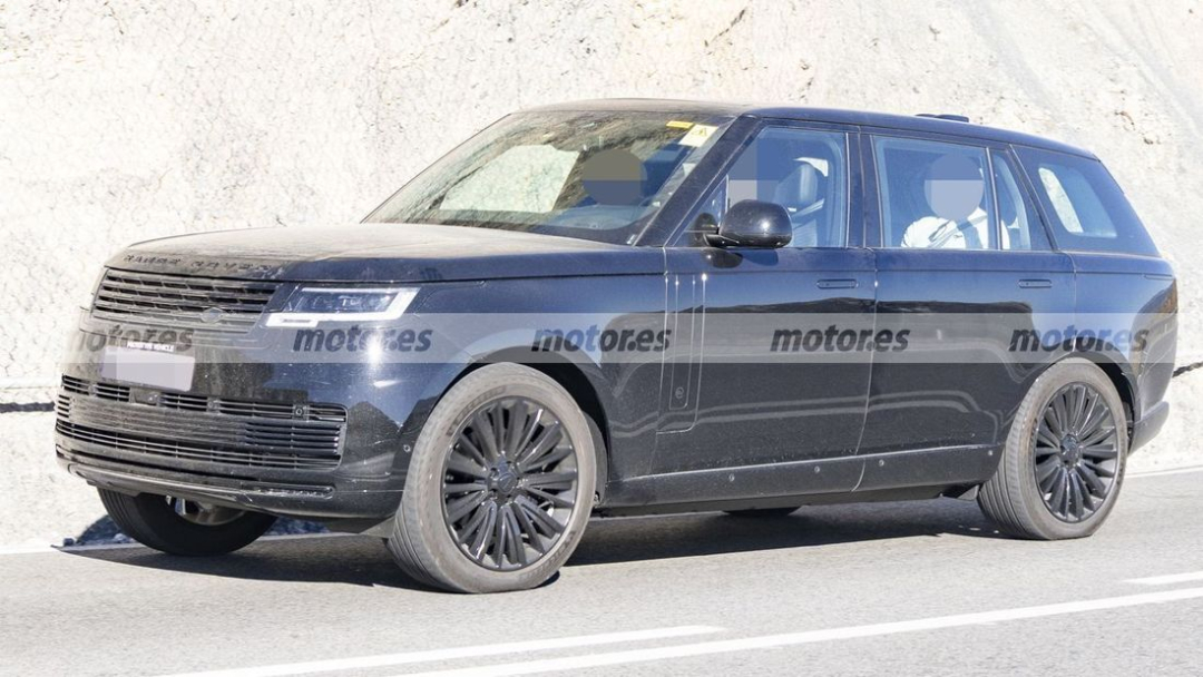 车市热门 2026年将成为路虎电动化战略的关键之年。尽管近期遭遇生产暂停等挑战，