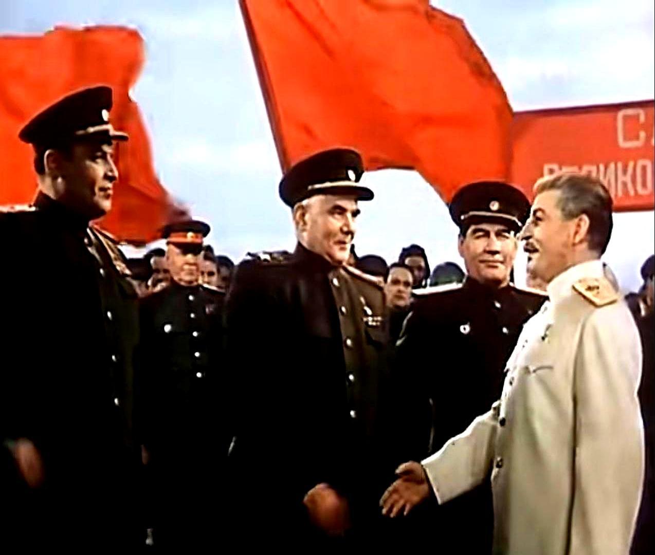 攻克柏林的元帅，却在攻克柏林的电影里被删得一干二净。
 
那部叫攻克柏林的苏联老