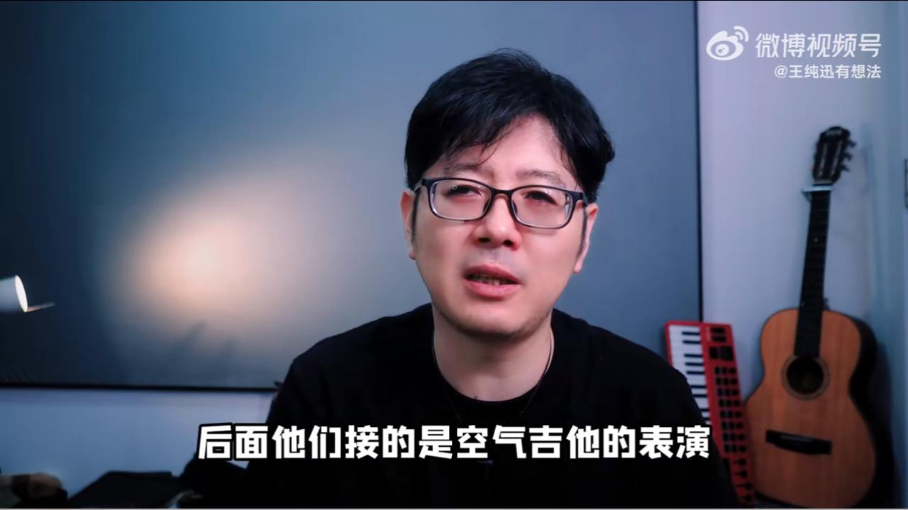 王纯讯老师点评披哥5《不如回家喝自来水》。
首先主歌部分唱的很好听。
副歌部分少