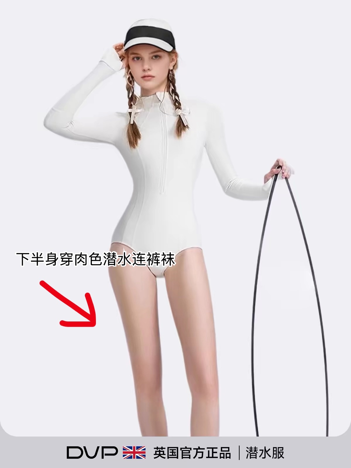 泳衣 如果不是为了拍照出片 是为了游泳 那么室内泳池就穿连体平角款或者三角款 三