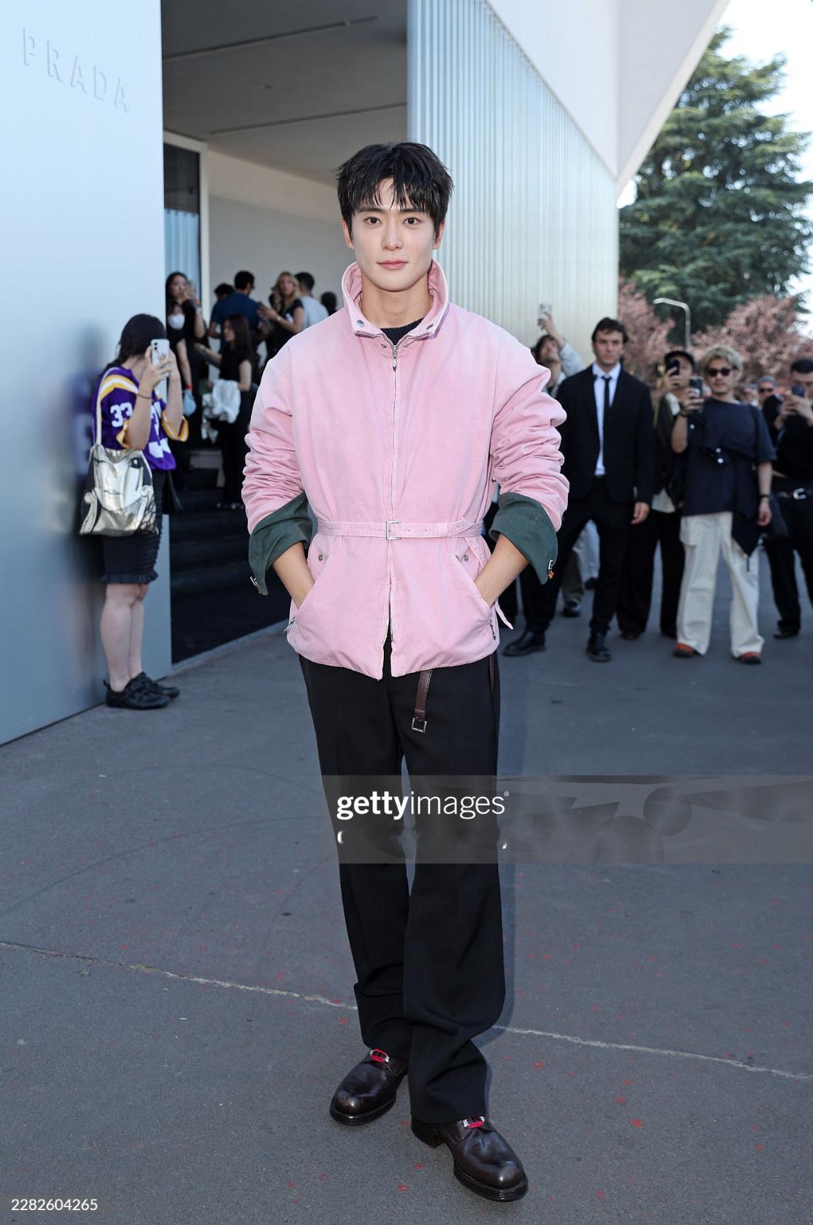 郑在玹｜Prada2027春夏男装时装秀品牌代言人郑在玹亮相PRADA 2027