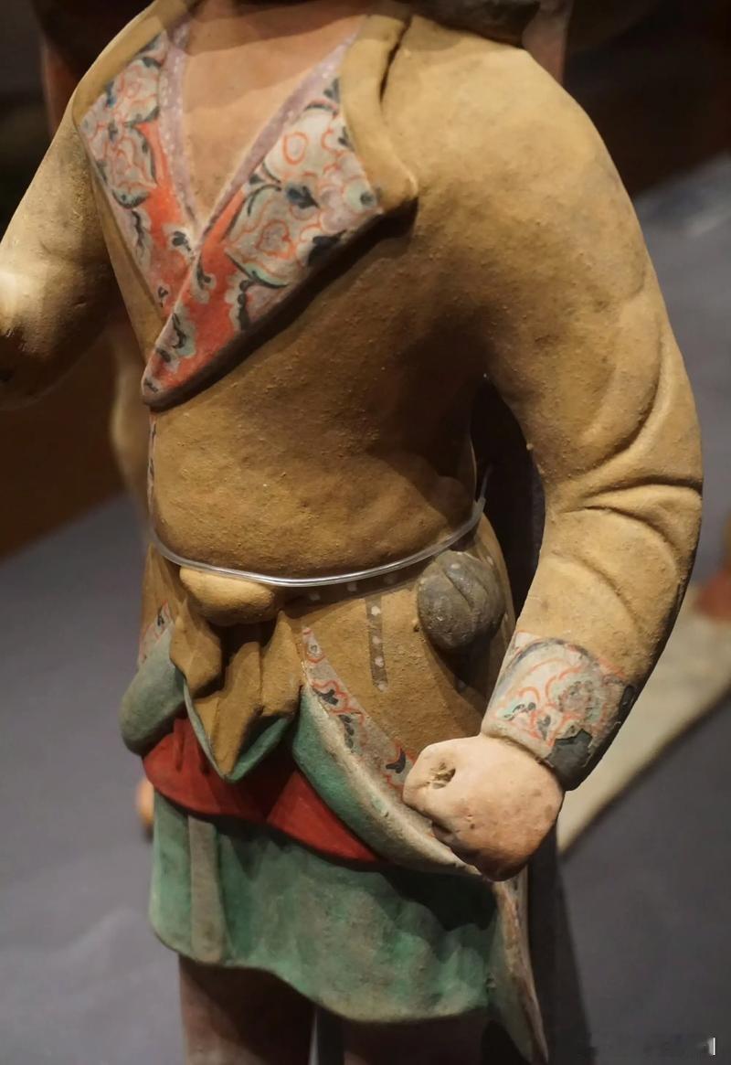 唐朝胡人胡人在唐朝社会十分常见，主要来自波斯、大食、西域、回鹘、南越等地区。他们