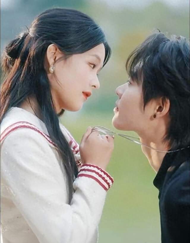 长剧翻拍短剧IP，乖乖女热度登顶却陷尴尬争议