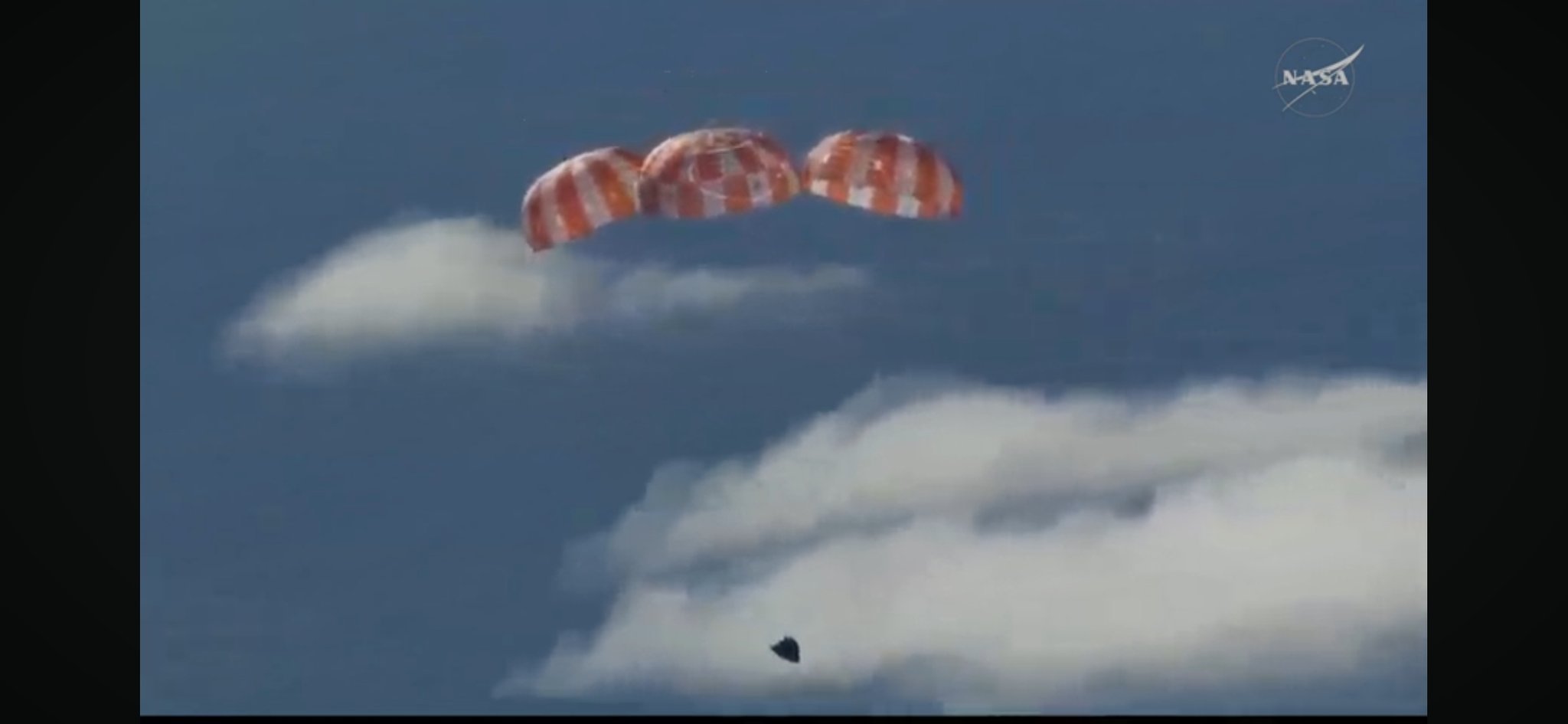 美载人绕月飞船返回地球已经回来了！¹ 来回行程10天，跑到了距离地球最远的位置。