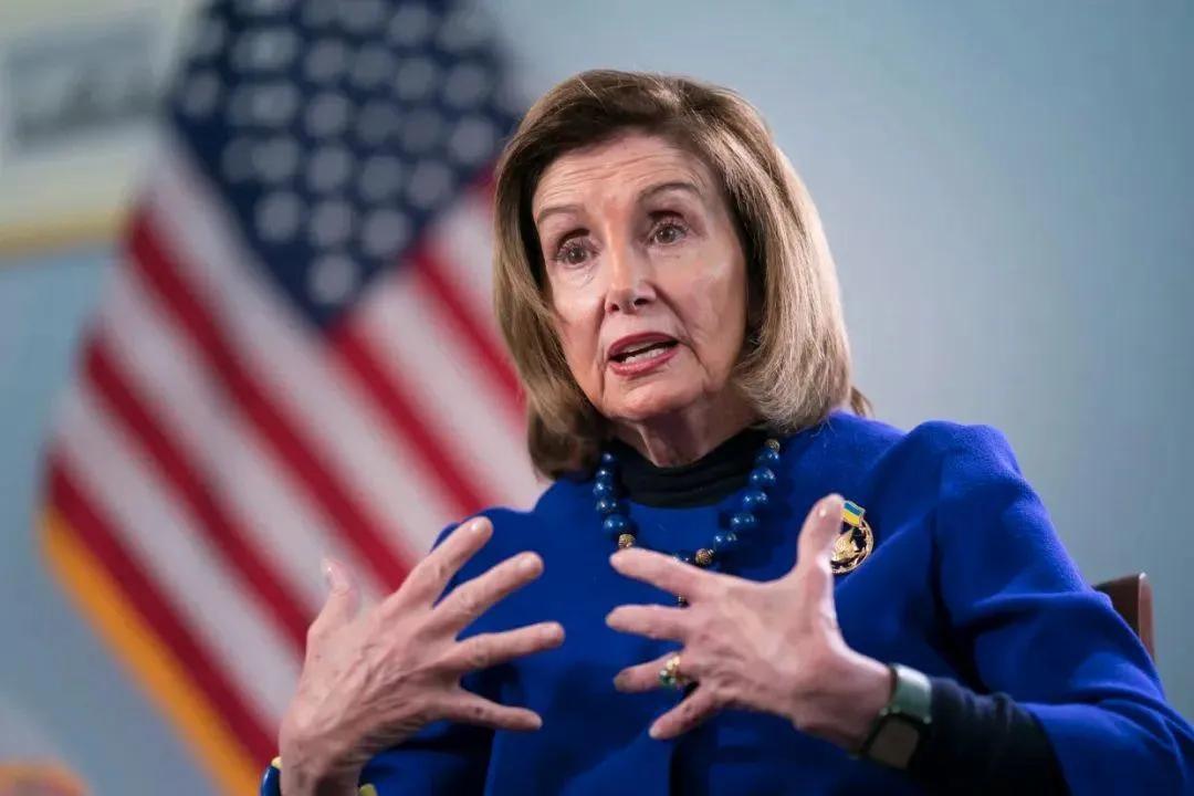美国众议院投票罢免麦卡锡议长职务，临时议长由共和党议员麦克亨利担任，他上任做的第